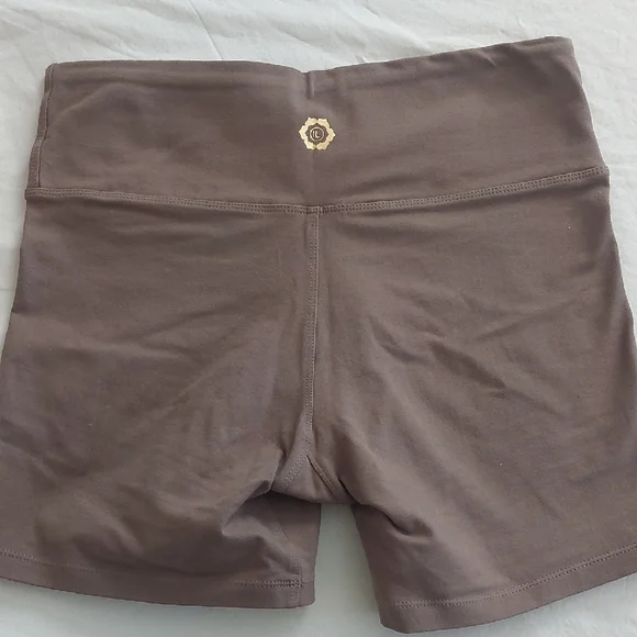 Indigo Luna Ananda Yoga Shorts Ash in Large - Picture 2 of 6